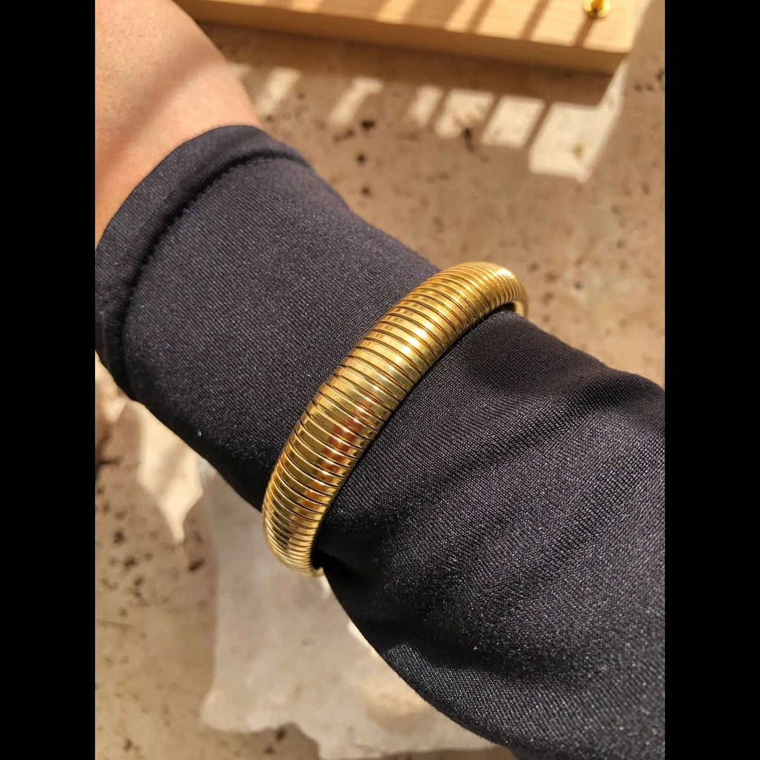 Retro Roman Style Circle Bangle