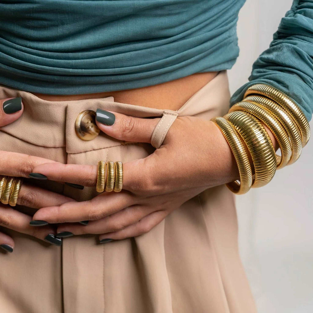 Retro Roman Style Circle Bangle